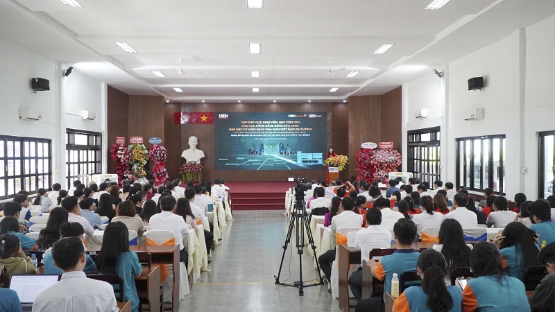 UEH Vĩnh Long: Tổ chức Họp mặt ngày Nhà giáo Việt Nam 20/11, Họp mặt Cựu học viên, sinh viên UEH vùng Đồng bằng sông Cửu Long và Ra mắt Ban liên lạc Cựu học viên, sinh viên UEH tỉnh Vĩnh Long